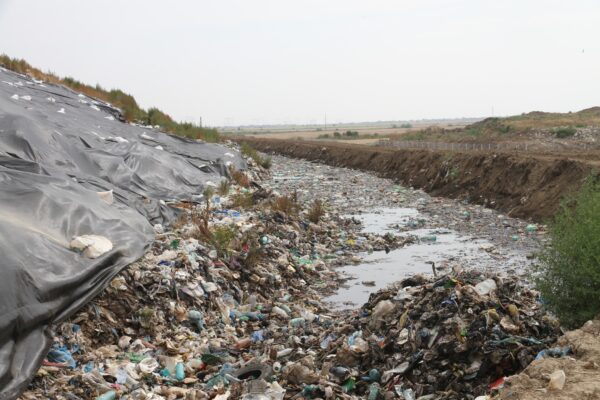 85% din deșeurile generate în Capitală ajung la groapă netratate. Doar 12% sunt reciclate. Foto: Facebook/ Garda de Mediu