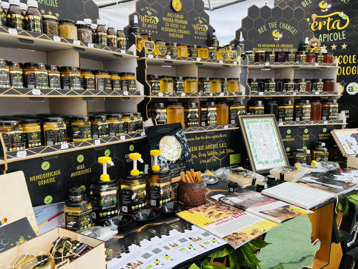 Târg de produse tradiționale, în curtea Ministerului Agriculturii. Ce pot degusta și cumpăra vizitatorii. FOTO: MADR