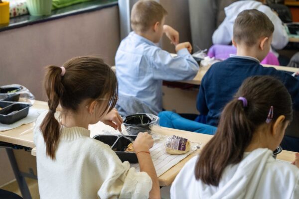 Sector 6 | 23 de unități de învățământ demarează programul „Școlă după Școală”. Lista completă. FOTO: PS6