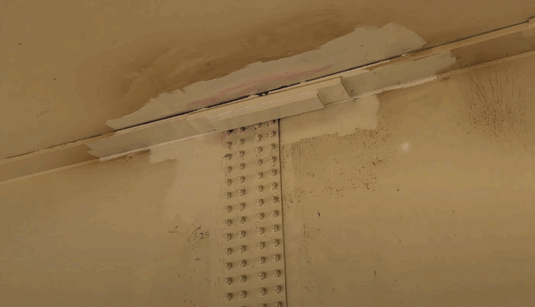 Reparații de mântuială la podul care ar trebui să lege Capitala de Buzău