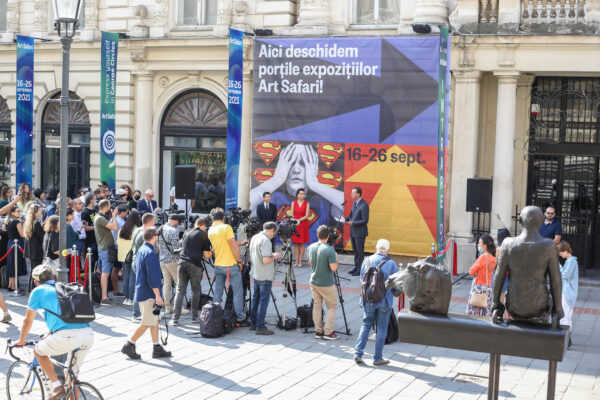 Muzeul Municipiului București acuză Art Safari că ocupă abuziv Palatul Dacia. Răspunsul directoarei: Contractul e semnat chiar de ei