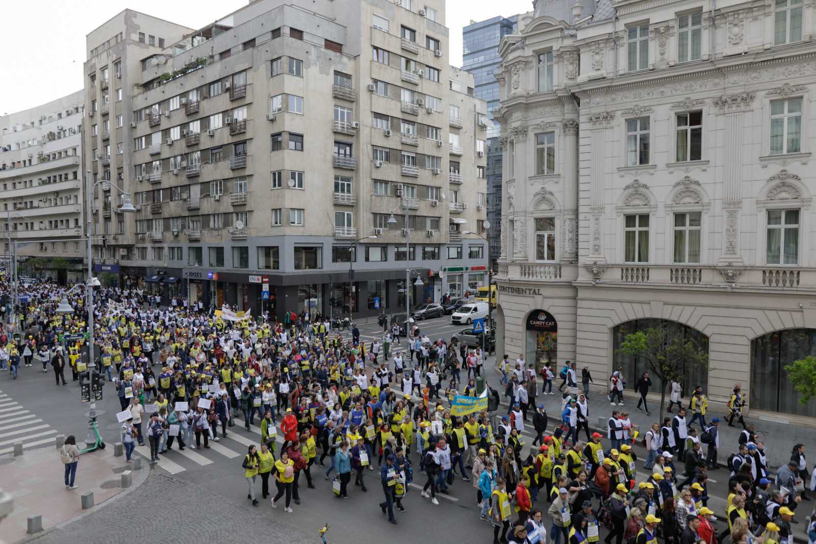 Marș al sindicaliștilor din administrație între Guvern și Parlament. FOTO: Inquam Photos / George Calin