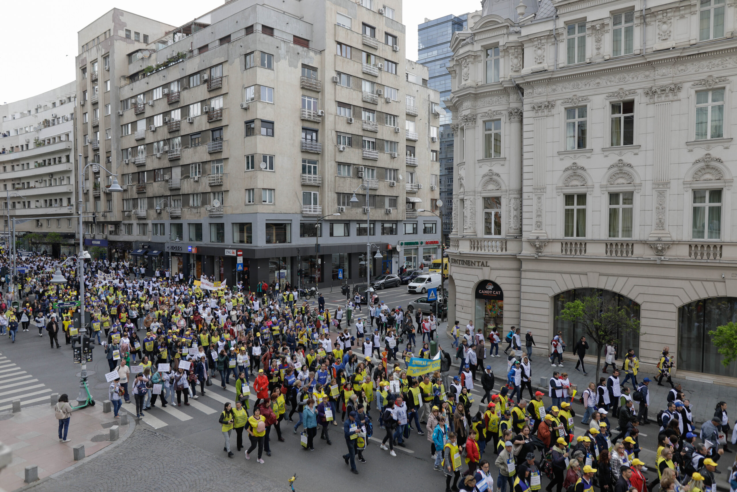 Marș al sindicaliștilor din administrație între Guvern și Parlament