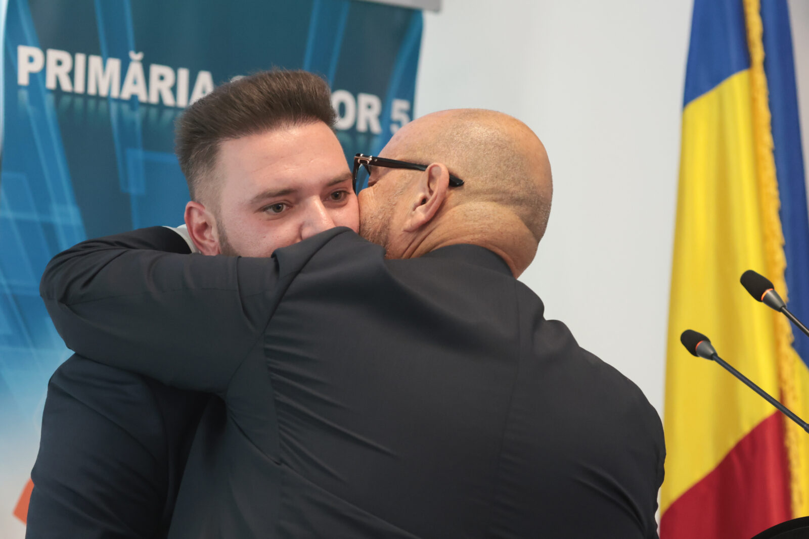 Primăria Sectorului 5 risipește 51.000 de euro pe servicii de parfumare. FOTO: Inquam Photos/George Călin