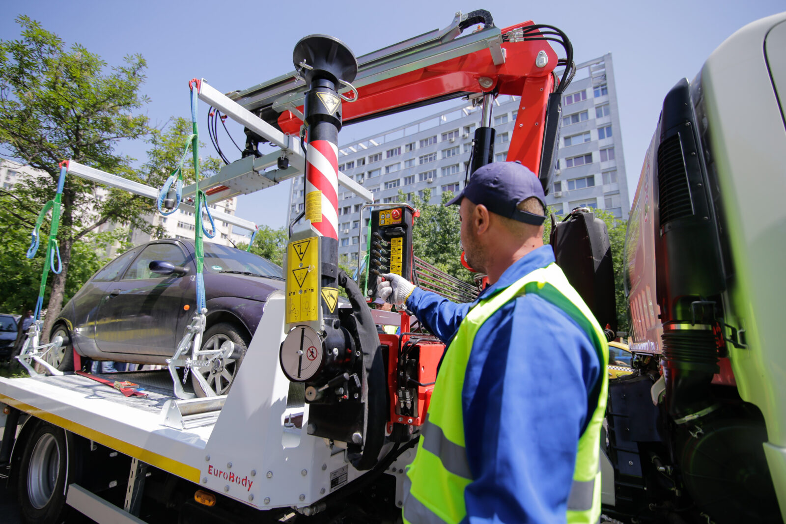 arife mai mari cu 200% pentru ridicarea și depozitarea vehiculelor parcate ilegal