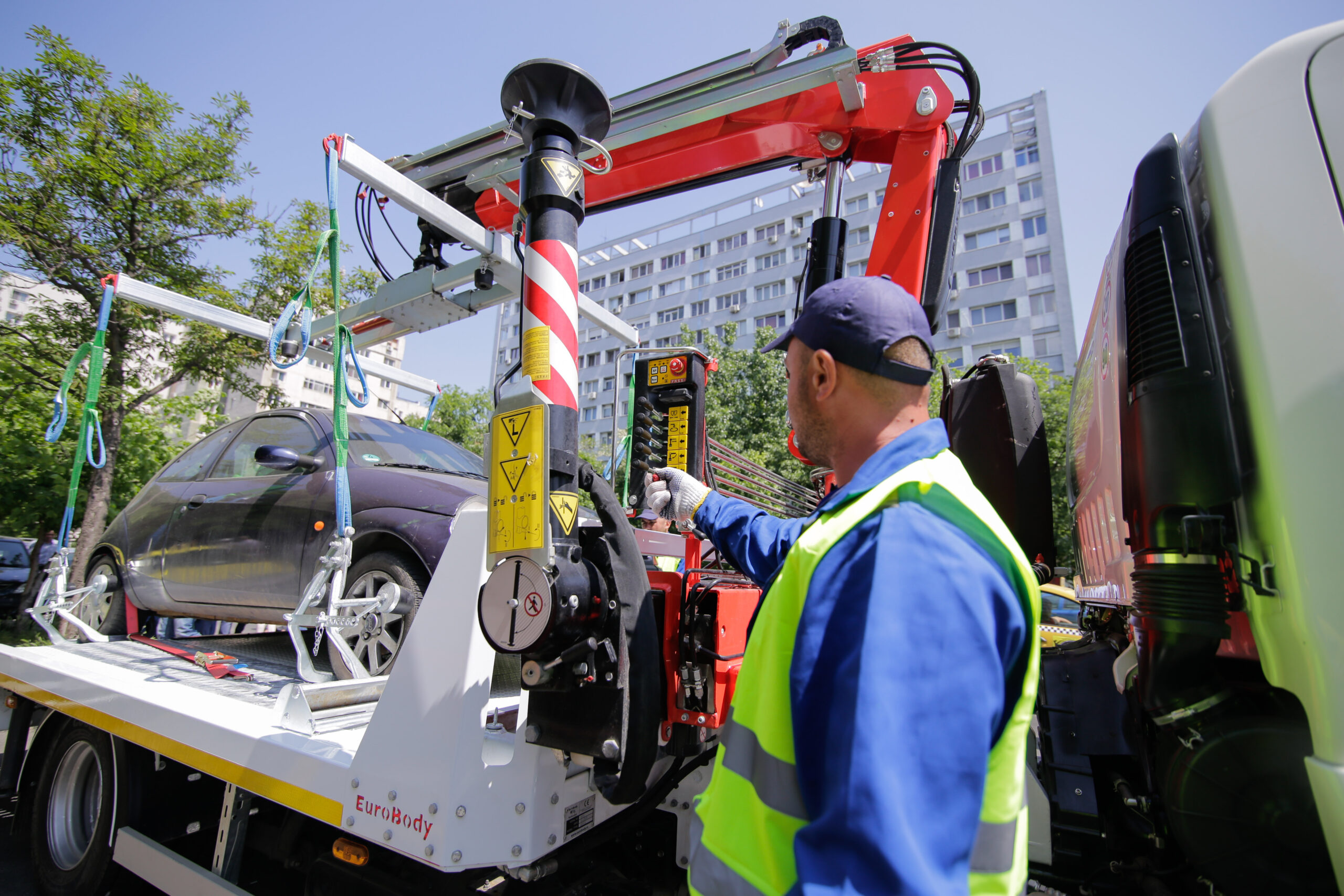 Sector 3 | Tarife mai mari cu 200% pentru ridicarea și depozitarea vehiculelor parcate ilegal pe locurile de reședință și cele destinate persoanelor cu handicap