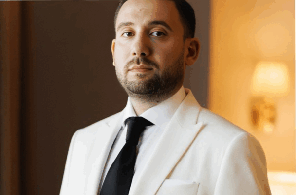 Directorul comercial al ELCEN