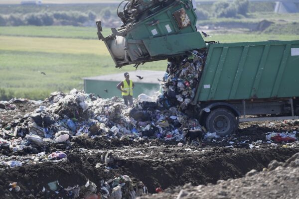 colectarea gunoiului cu camioane