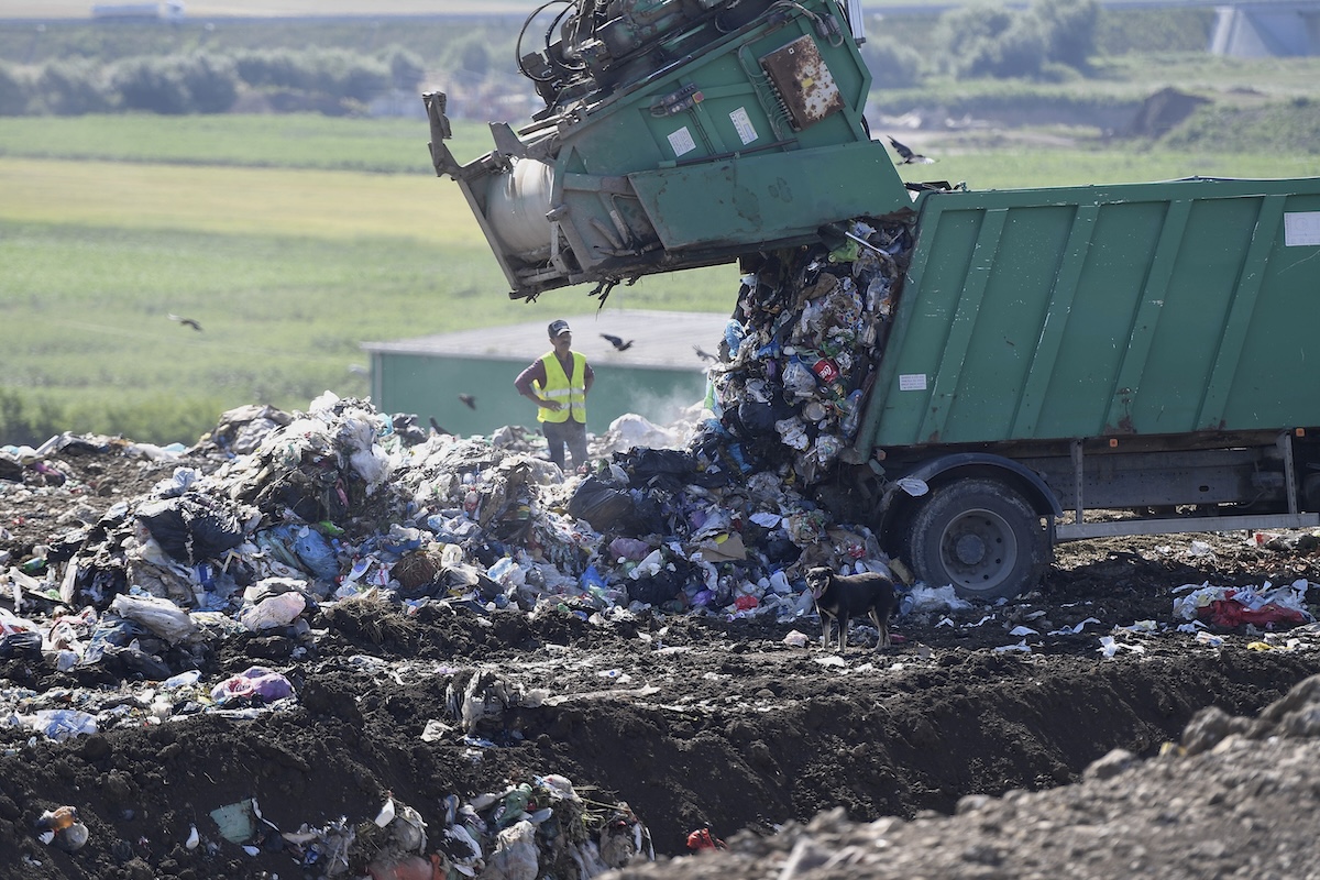 colectarea gunoiului cu camioane
