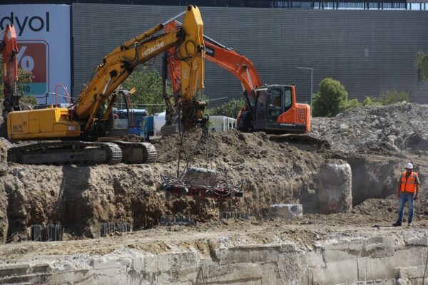 Planșeul Unirii | „Structuri vechi”, găsite în timpul lucrărilor. Arheologii vor cerceta zona