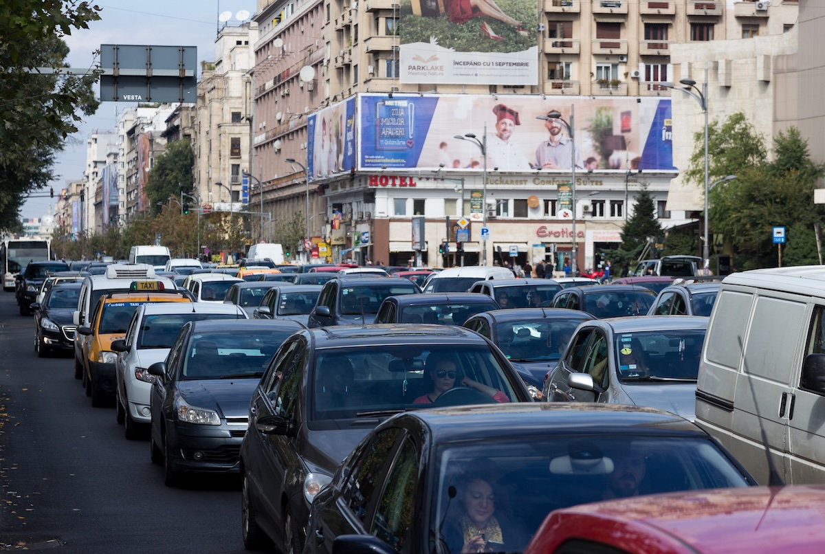să vină la serviciu