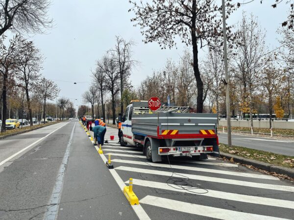 Trafic deviat pe Bulevardul Regele Mihai I. Se amenajează stații de autobuz. FOTO: Stelian Bujduveanu/ Facebook