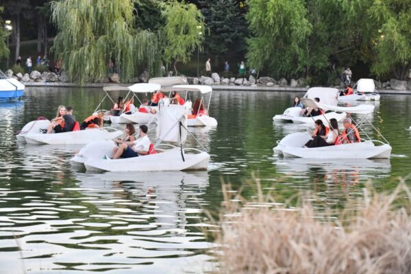 Ultimul weekend de plimbări cu barca, în Parcul Drumul Taberei. FOTO: PS6