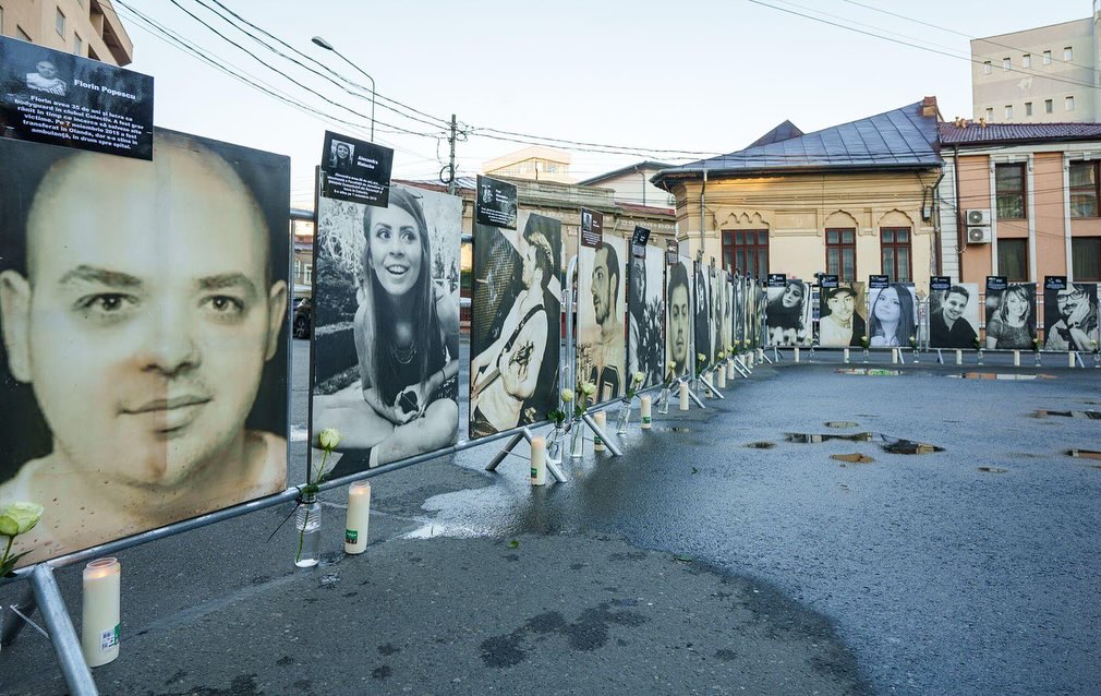 Nicușor Dan: „Colectiv rămâne oglinda unui stat care nu a funcționat”. Președintele a depus o coroană cu flori în memoria victimelor. Foto: FB/ Nicușor Dan