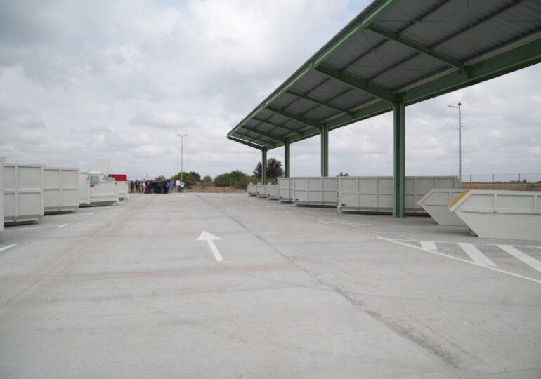 Centru de colectare a deșeurilor, prin aport voluntar. Foto: FB/ Ministerul Mediului