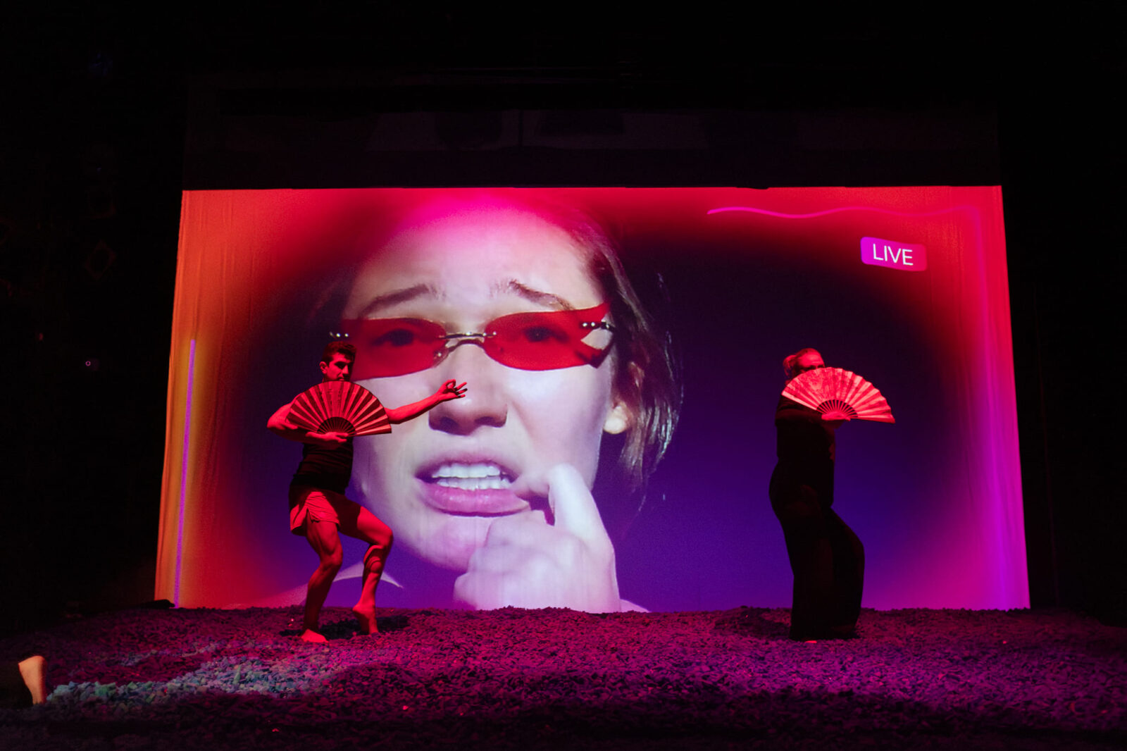 Premieră semnată de Radu Apostol la Teatrul EXCELSIOR. Dark Play de Carlos Murillo -adolescența în era digitală. FOTO: Comunicat de Presă