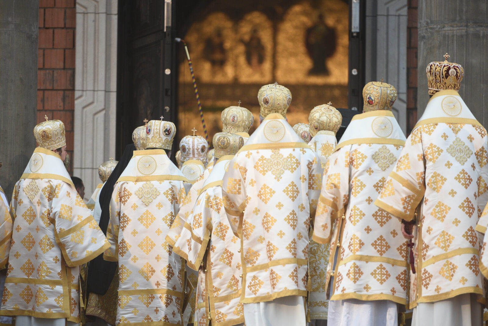 De ce este Catedrala Neamului poleită cu aur