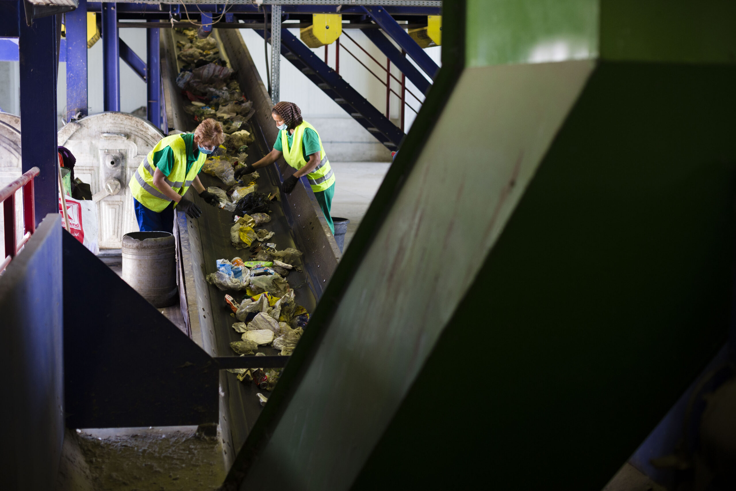 Sector 4 | Licitație de peste 4 milioane euro pentru sortarea deșeurilor reciclabile. Documentația de atribuire, aprobată abia după desemnarea câștigătorului