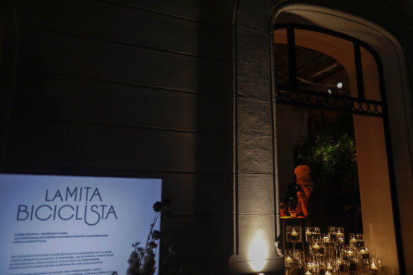 „Întâlniri. Sau cum se naște o lume nouă”. Expoziție-eveniment la Mița Biciclista