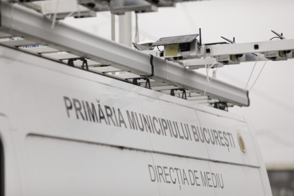 Completarea chestionarului privind calitatea aerului București