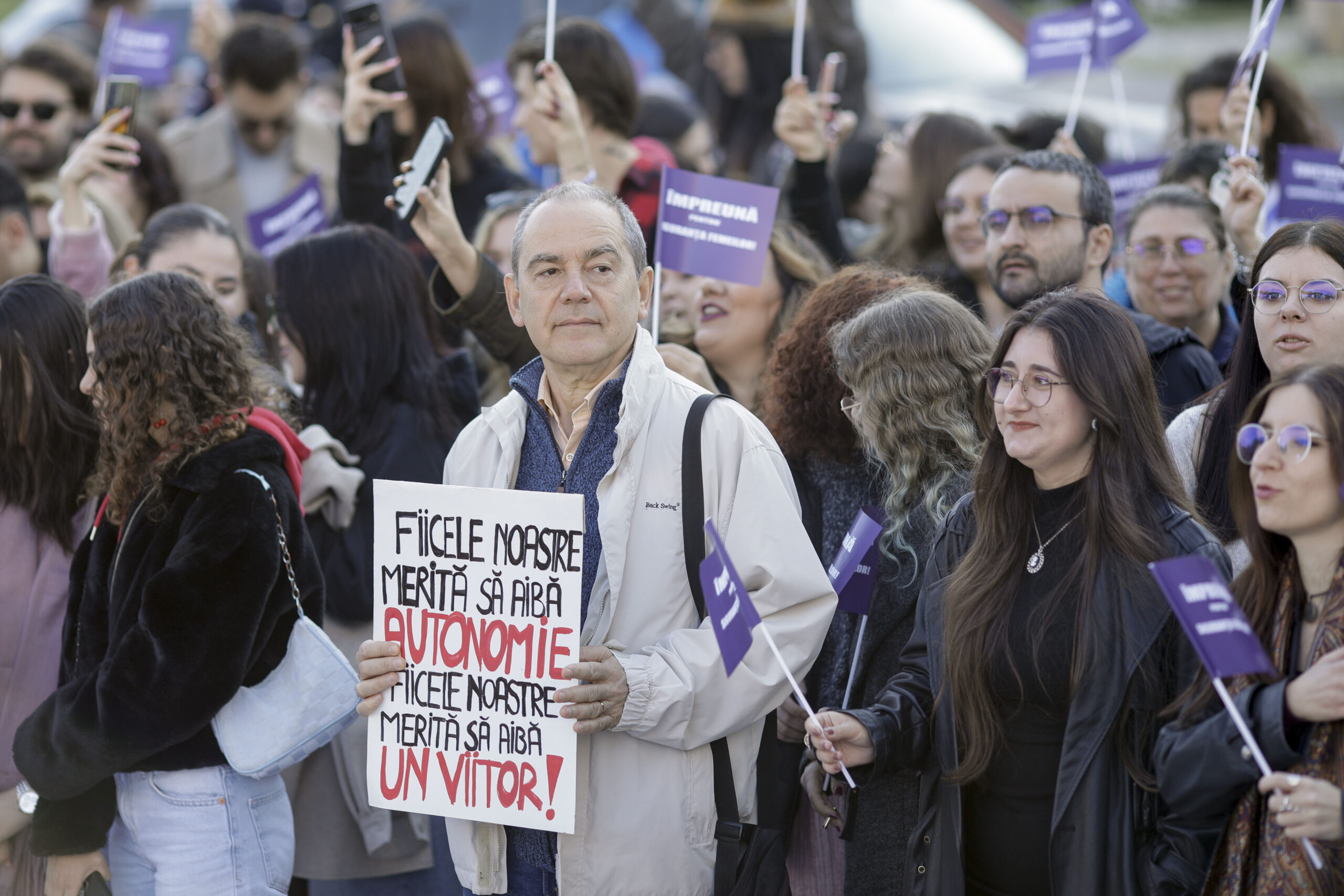Cea de-a 11-a ediție a Marșului Împreună pentru Siguranța Femeilor va avea loc în Piața Universității, duminică, la ora 15:00