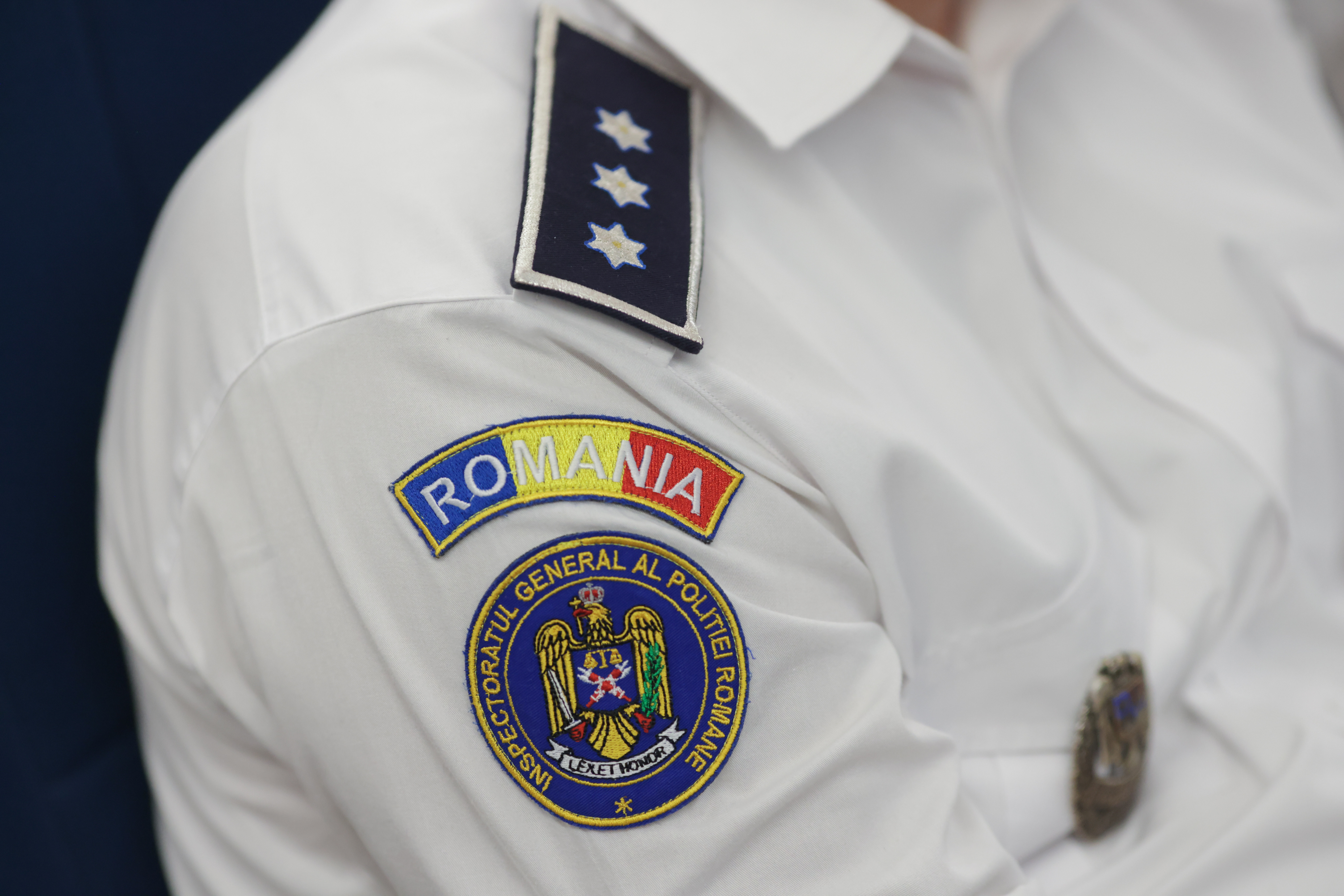 Două femei reținute de polițiști după ce nu ar fi plătit intervențiile estetice la o clinică din București