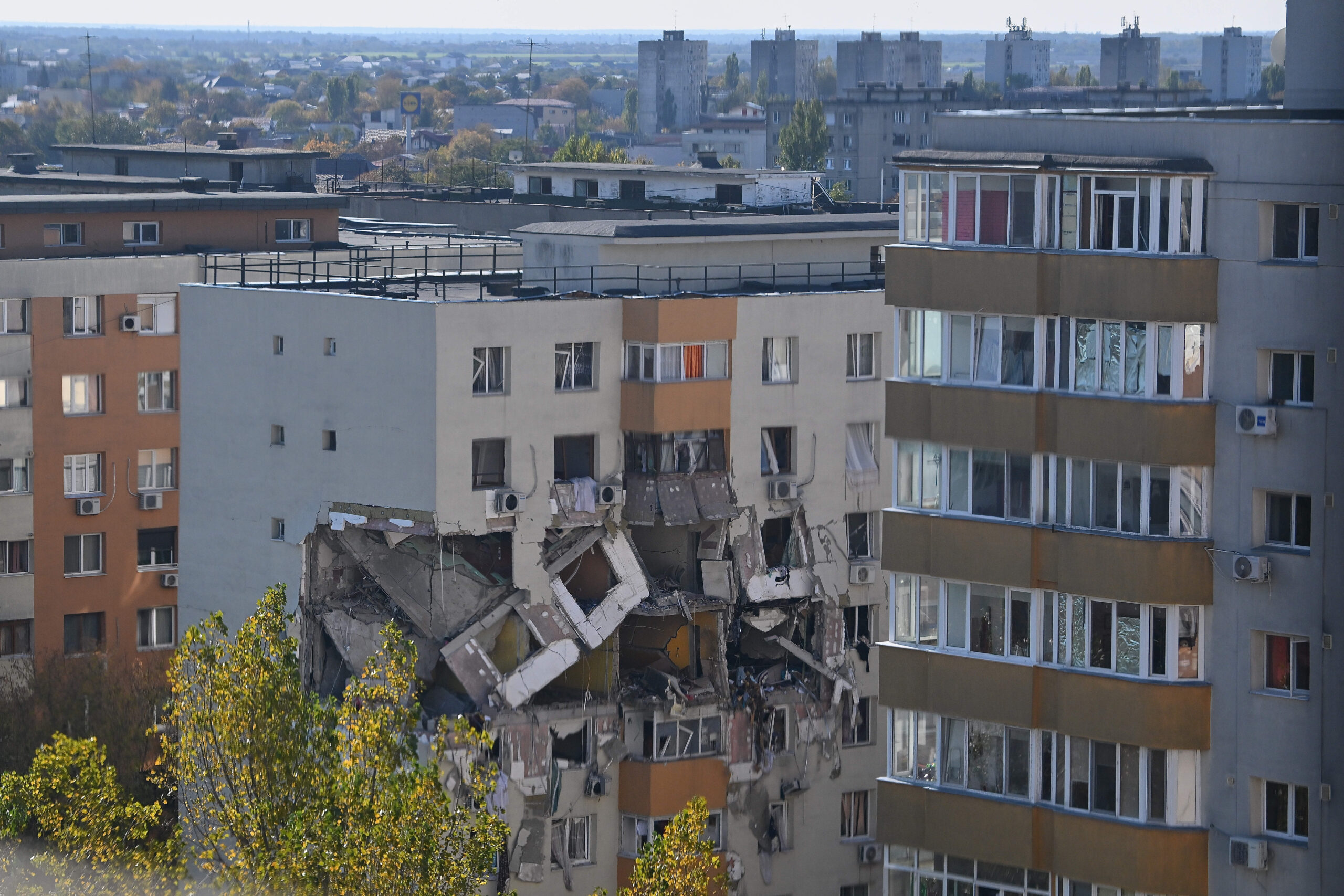 Ajutor de 1.500 de lei de persoană pentru locuitorii blocului afectat de explozia din Rahova, acordat de Primăria Capitalei. Plata a fost finalizată