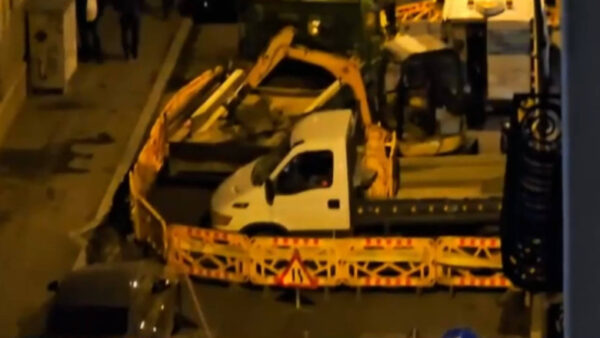 Intervenție în centrul Capitalei. Strada Ion Câmpineanu a fost închisă din cauza mirosului de gaze. FOTO: Digi24