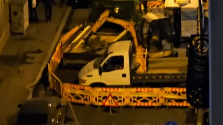 Intervenție în centrul Capitalei. Strada Ion Câmpineanu a fost închisă din cauza mirosului de gaze. FOTO: Digi24
