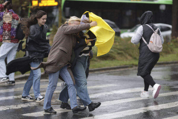 Zile libere pentru părinți în caz de vreme nefavorabilă. Care sunt condițiile. FOTO: Inquam Photos/ Octav Ganea