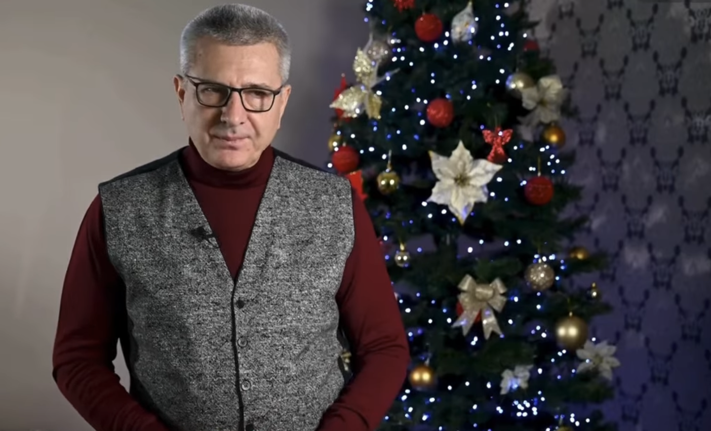 Pandele cumpără sacoșe cu alimente de bază pentru sărbători