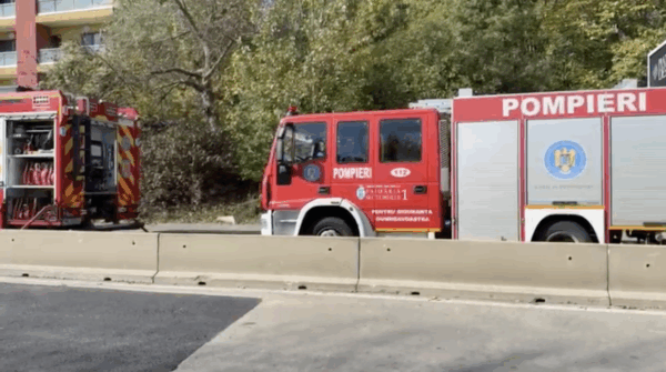 VIDEO | O conductă de gaze s-a fisurat în urma unui incendiu la două mașini din Pipera, Voluntari