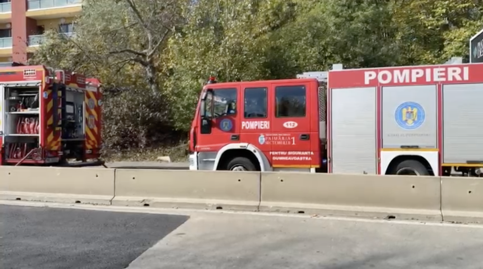VIDEO | O conductă de gaze s-a fisurat în urma unui incendiu produs la două mașini din Pipera