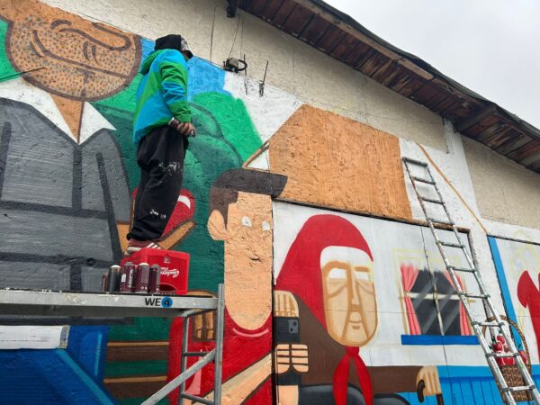 Zidurile din cartierul 23 August spun povești noi. „Satul de la marginea Capitalei”, colorat la Bucharest Street Art Festival