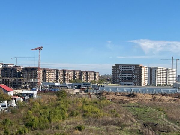Ansamblu rezidențial nou, cu 1.500 de apartamente, la marginea cartierului Rahova. Se construiesc blocuri cu 8-10 etaje. Foto: Buletin de București