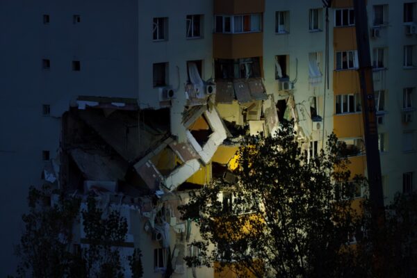 Primăria Capitalei să reconstruiască blocul