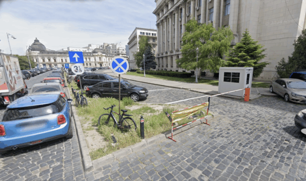 Piața Revoluției în parcare