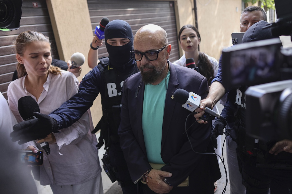 Piedone, trimis în judecată pentru divulgarea de informații confidențiale