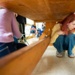 „Am început să dau din picioare ca să echilibrez blocul”. Cât de pregătiți suntem în caz de cutremur