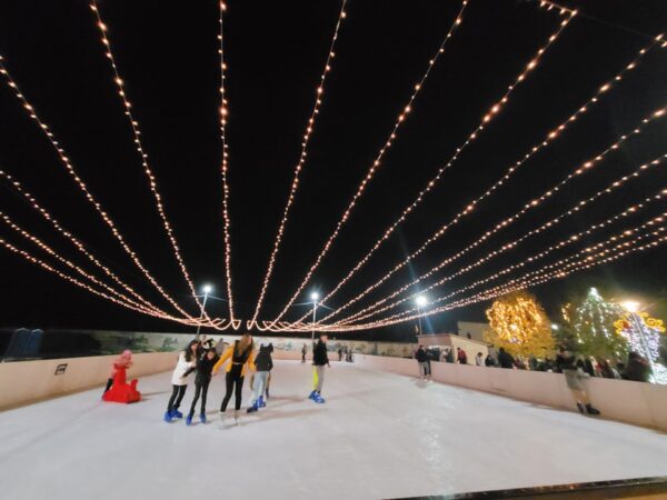 Primăria Jilava închiriază patinoar mobil cu 45.000 euro. Foto: FB/ Primăria Jilava (2023)