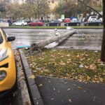 Traficul rutier este restricționat pe Bulevardul Constantin Brâncoveanu, după ce un șofer a lovit un stâlp de iluminat. Foto: FB/ Info Trafic București și Ilfov