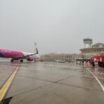 Incident pe Aeroportul Băneasa o flacără sub cabina unui avion