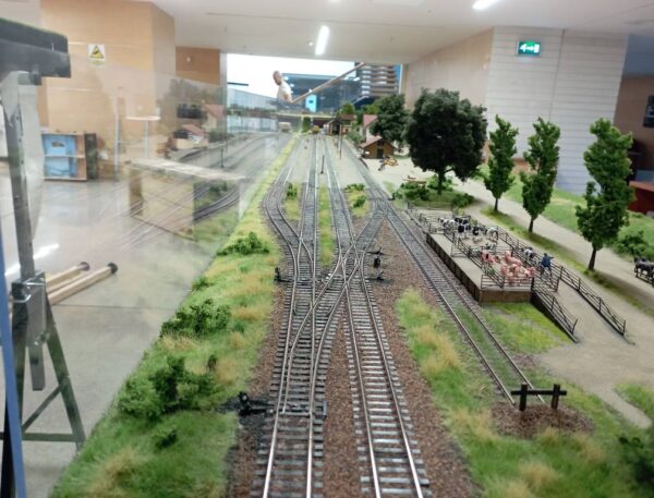 „Cu trenul printre cărți” se întoarce la Biblioteca Națională. Expoziția continuă până duminică | FOTO: Club Feroviar București via Facebook