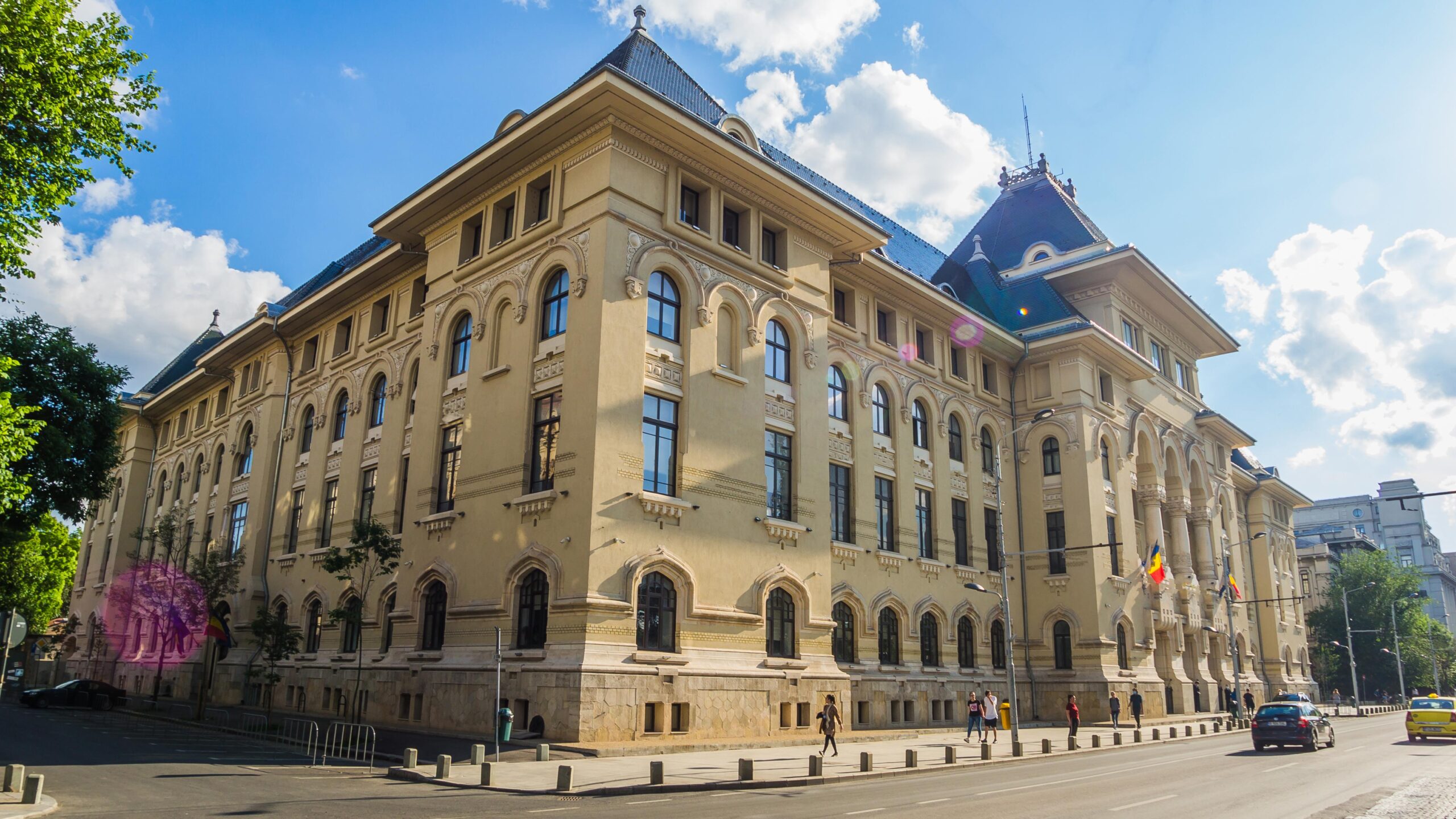 Doar 38,6% dintre bucureșteni știu sigur cu cine vor vota, cu o săptămână înainte de alegeri. Competiția pentru Primăria Capitalei este foarte strânsă