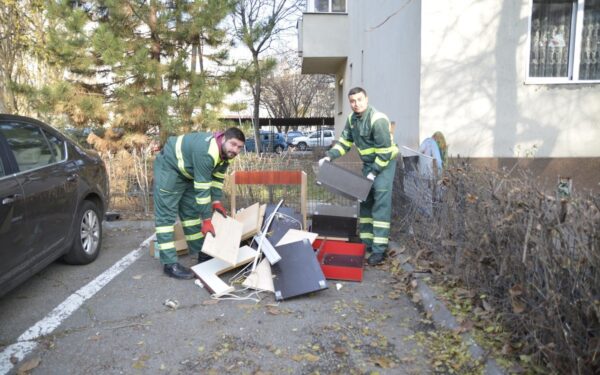 Deșeurile voluminoase, se colectează gratuit, în Sectorul 5, în acest weekend. FOTO: Arhiva