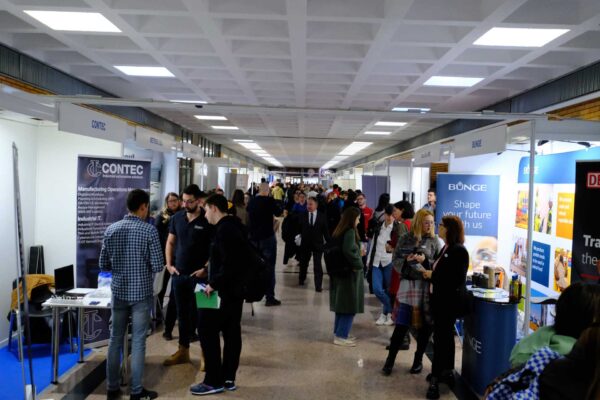 Cel mai mare târg de locuri de muncă pentru absolvenții de inginerie începe la Politehnica | FOTO: Politehnica București