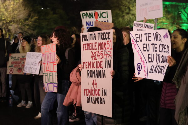 Femicidul 51. Ce spun oamenii care au protestat marți seară în Piața Victoriei. Foto: Cătălin Anghel-Dimache