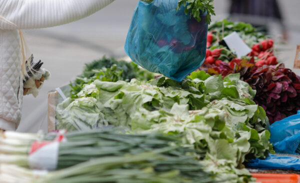 Piața volantă în zona Teatrului Masca