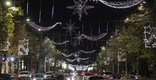 Luminițele de Crăciun în Sectorul 4 aprindere