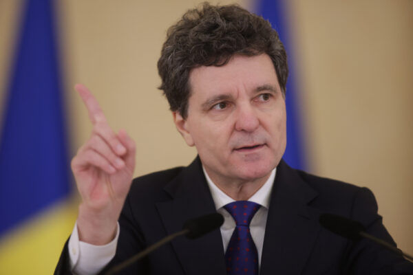 Nicușor Dan susține că are un favorit la PMB: „Constituția mă oprește să spun tot ce știu despre cum s-au comportat doi primari de sector în relația cu speculatorii imobiliari”